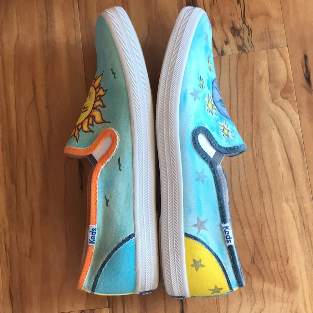 Keds size 7-1/2 7.5 hand painted Dreamfoam duck sneakers blue stars sun moon EUC